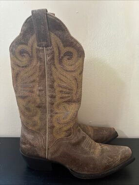 J.B. Dillon women's snip-toe cowboy boots featuring size 5.5